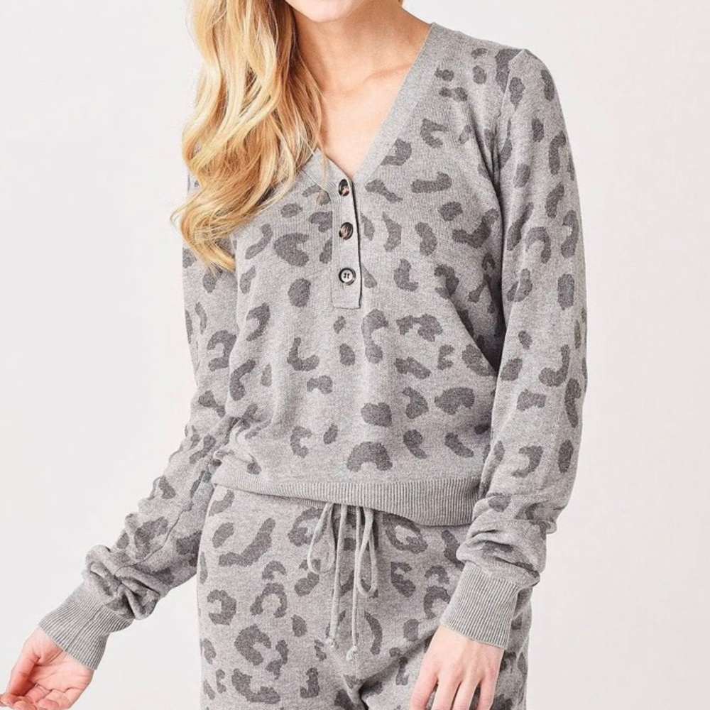 Anthropologie | Heartloom Grey Leopard Pullover